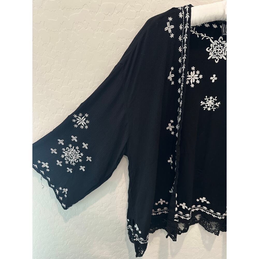 Forever 21 Black Kimono Jacket with White Floral Embroidery - Picture 3 of 6